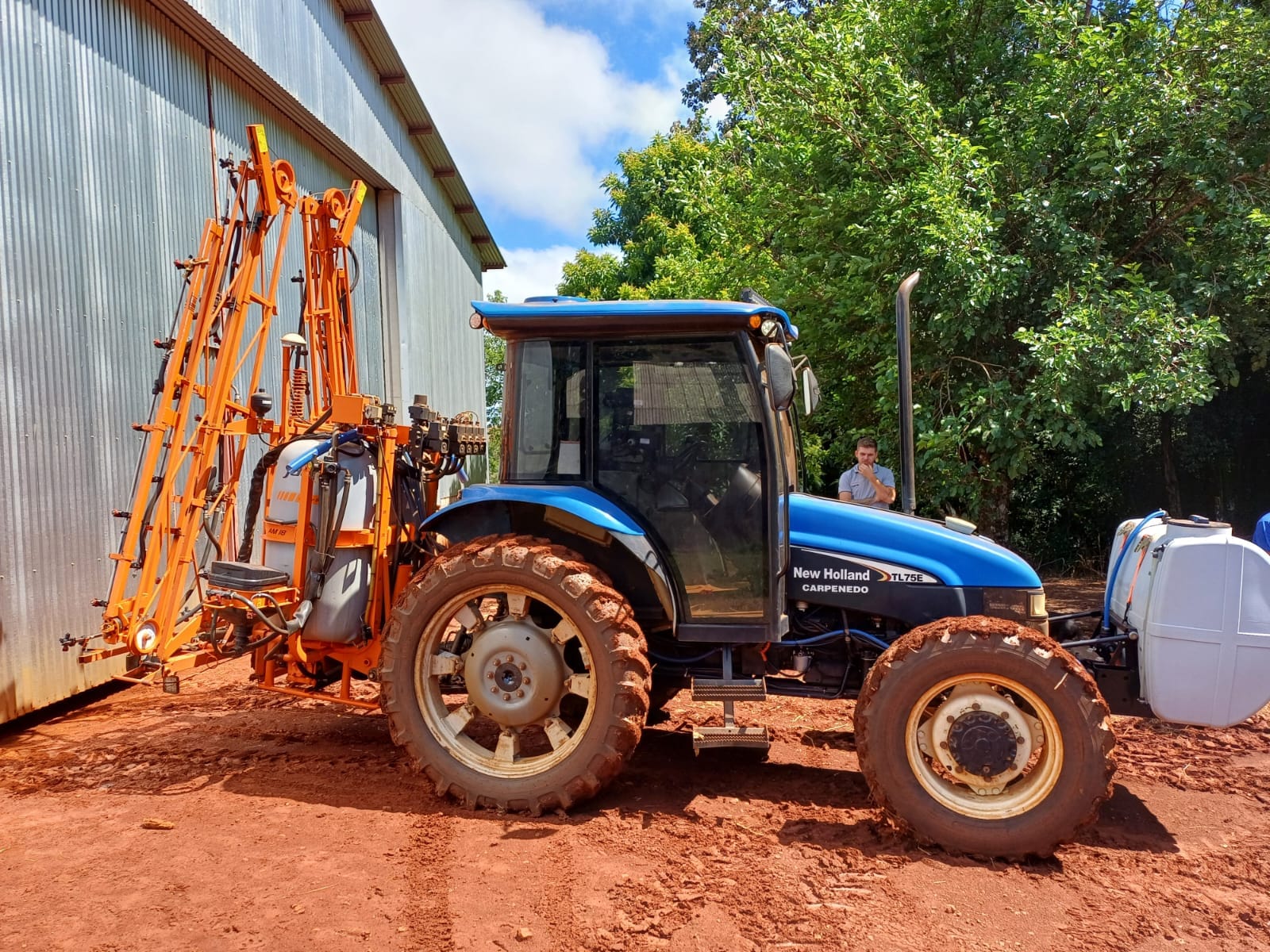 TRATOR NEW HOLLAND TL75E